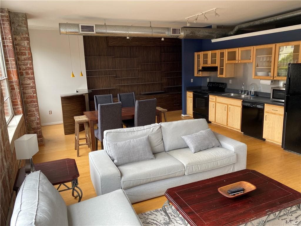 1 bedroom, 1 bathroom, 852 sq ft condominium sold at 800 Peachtree Street 8214, Atlanta, GA 30308