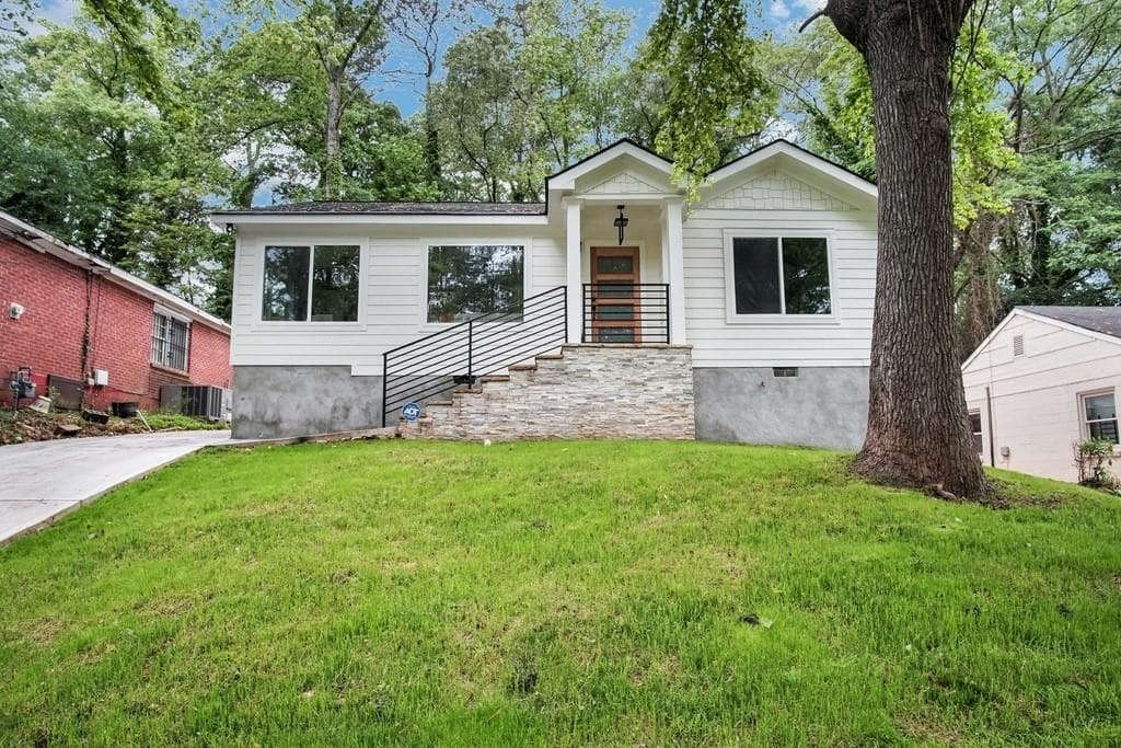 3 bedroom, 3 bathroom, 1,407 sq ft single family residence sold at 1275 Graymont Drive, Atlanta, GA 30310