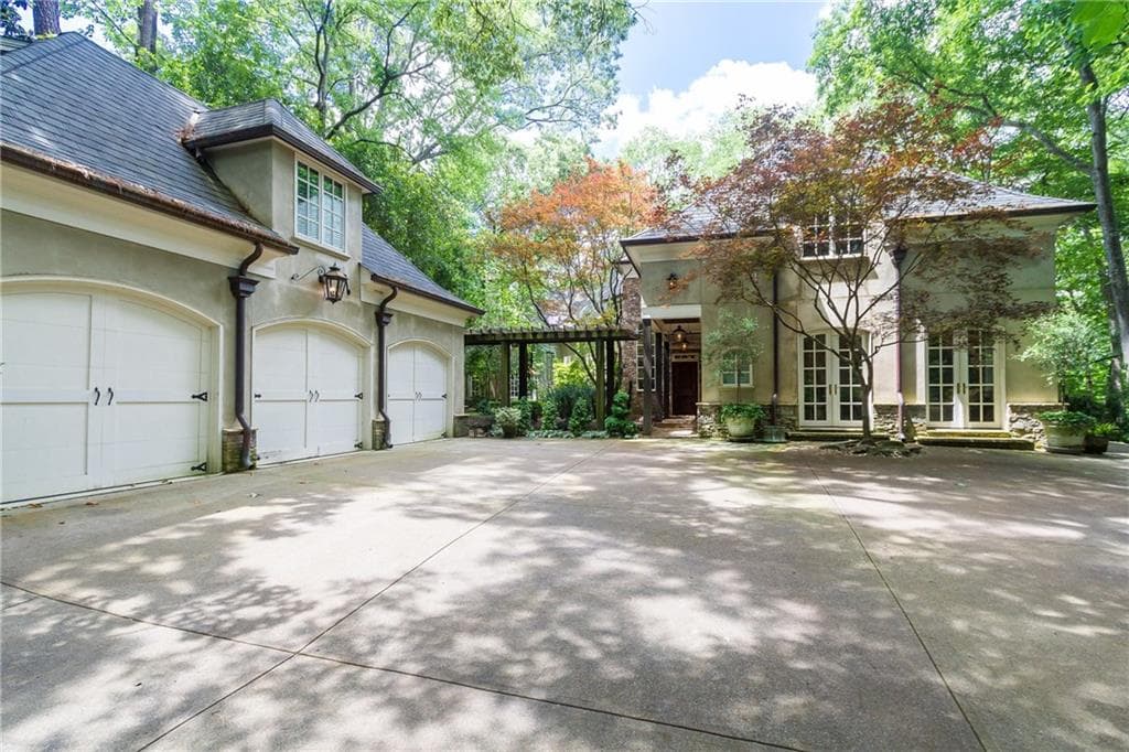 6 bedroom, 6 bathroom, 5,765 sq ft single family residence sold at 2895 Nancy Creek Road, Atlanta, GA 30327