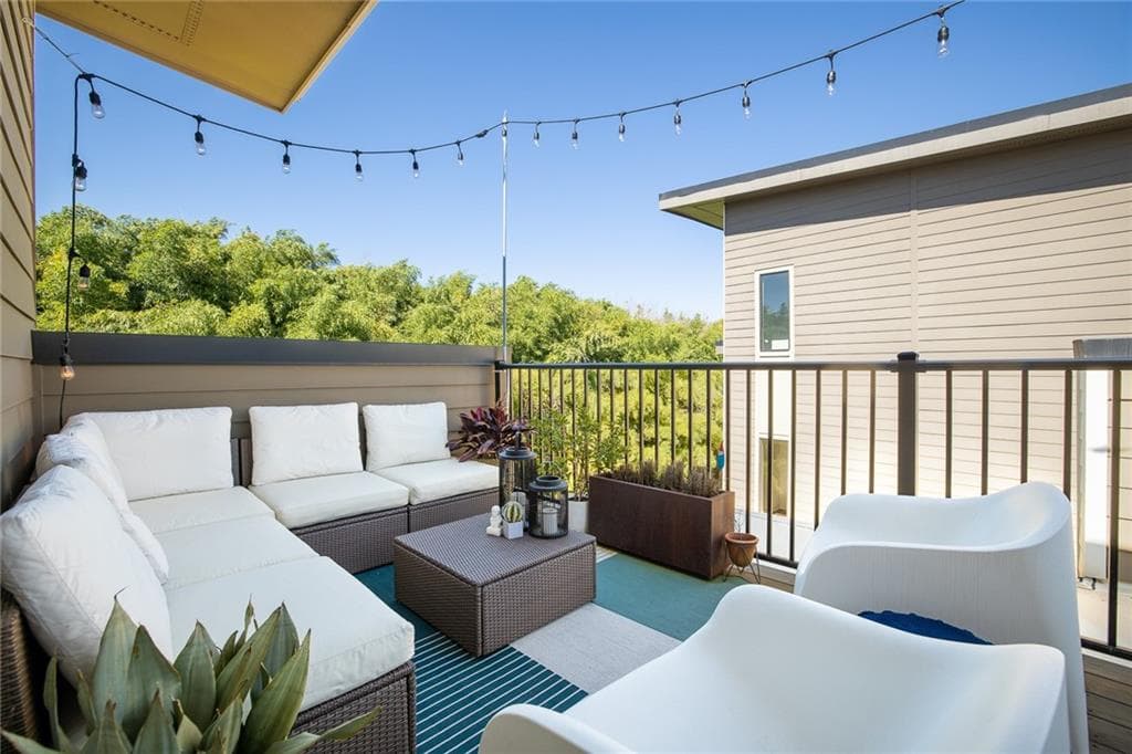 3 bedroom, 4 bathroom, 1,724 sq ft townhouse sold at 958 Moda Drive, Atlanta, GA 30316