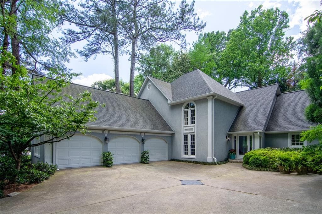 3 bedroom, 3 bathroom, 3,018 sq ft single family residence sold at 2014 Northside Drive, Atlanta, GA 30318