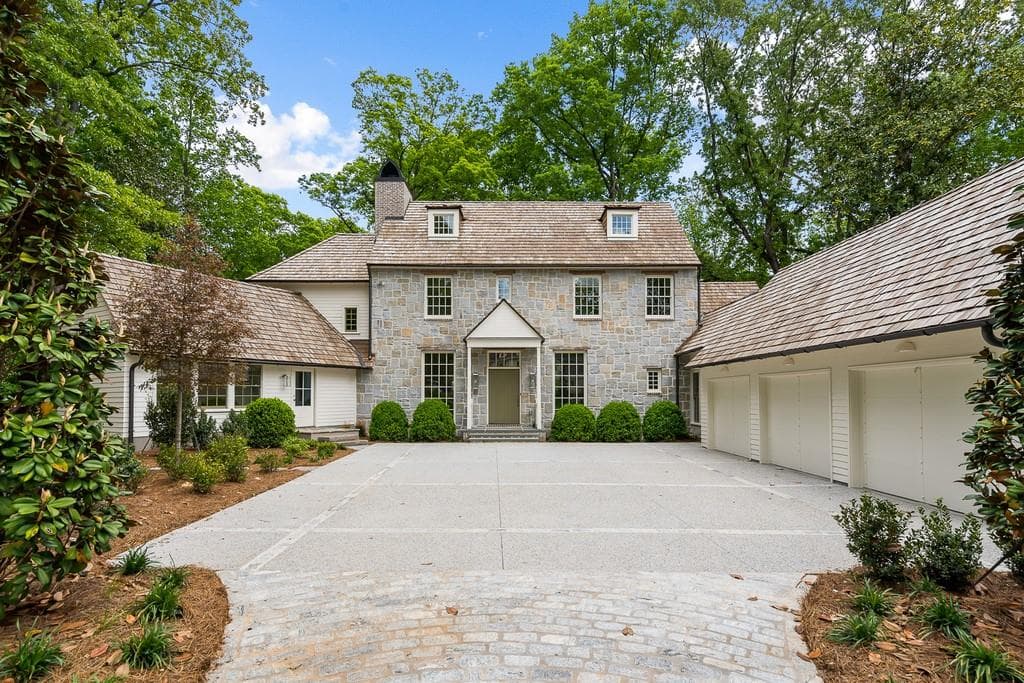 4 bedroom, 7 bathroom, 4,720 sq ft single family residence sold at 4087 Conway Valley Road, Atlanta, GA 30327