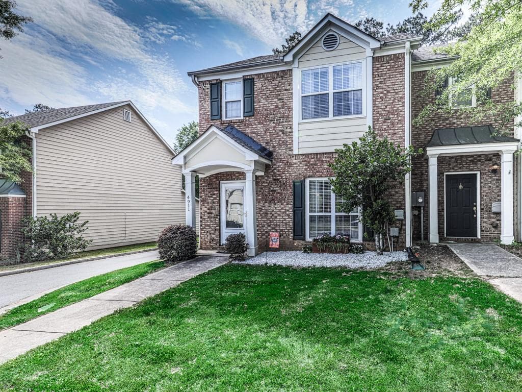 3 bedroom, 3 bathroom, 1,672 sq ft townhouse sold at 4911 Robinson Square Drive, Acworth, GA 30101