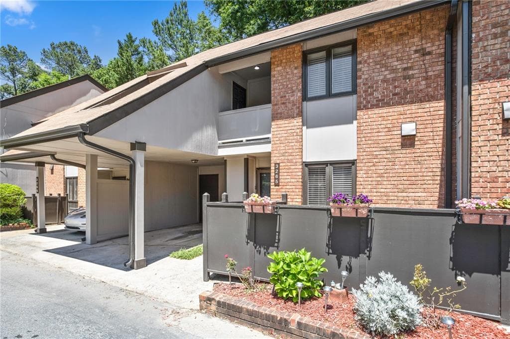3 bedroom, 3 bathroom, 1,976 sq ft townhouse sold at 3265 Clairmont North, Brookhaven, GA 30329