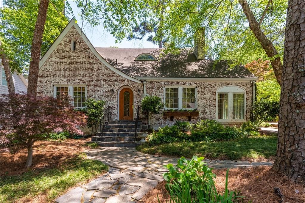 3 bedroom, 2 bathroom, 2,103 sq ft single family residence sold at 3165 Peachtree Drive, Atlanta, GA 30305