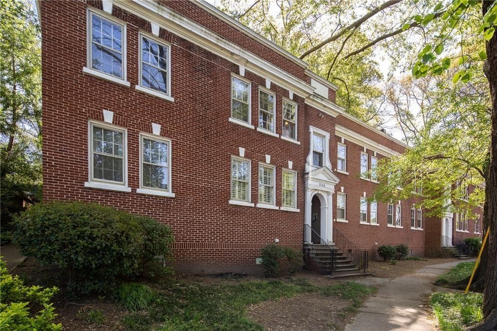 1 bedroom, 1 bathroom, 630 sq ft condominium sold at 1166 Virginia Avenue 10, Atlanta, GA 30306
