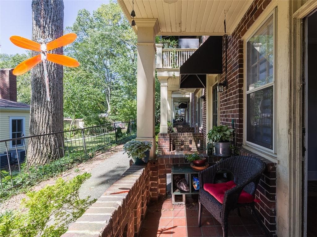 1 bedroom, 1 bathroom, 944 sq ft condominium sold at 1048 Euclid Avenue B1, Atlanta, GA 30307