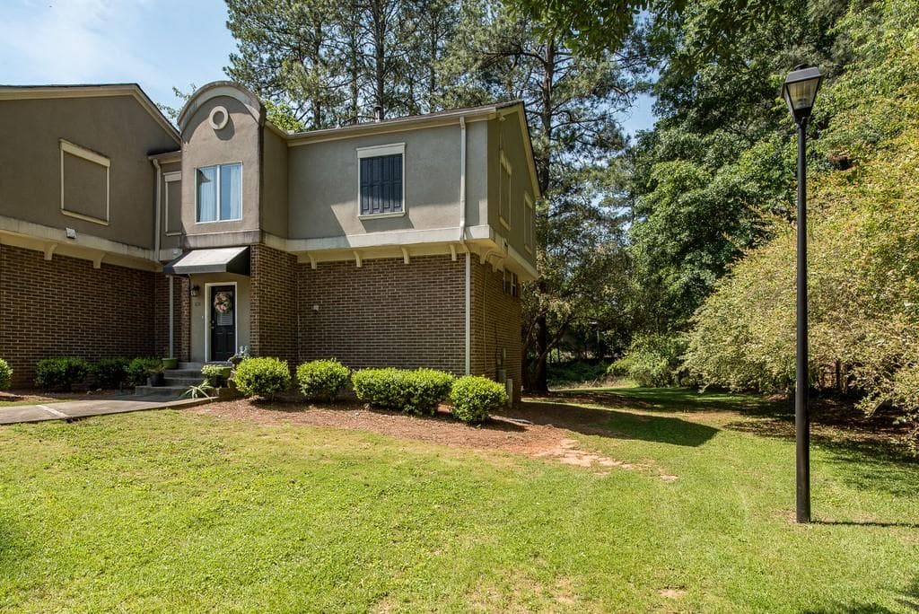 4 bedroom, 3 bathroom, 1,752 sq ft townhouse sold at 3301 Henderson Mill Road B3, Atlanta, GA 30341