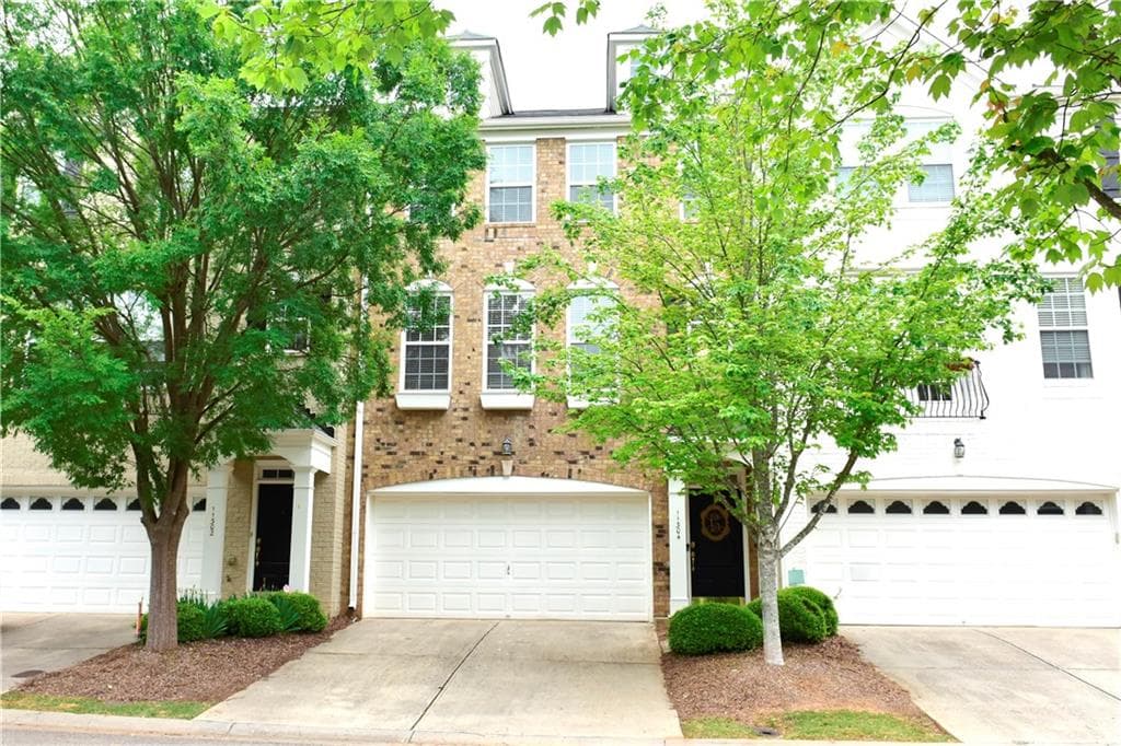 4 bedroom, 4 bathroom, 2,725 sq ft townhouse sold at 11304 Musette Circle, Alpharetta, GA 30009