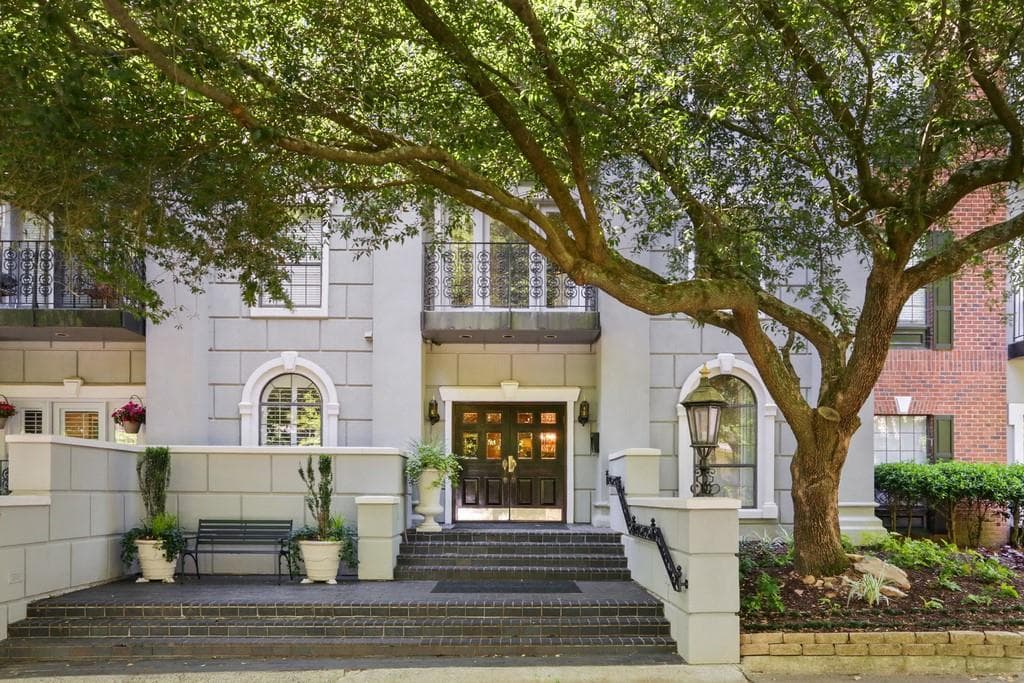 2 bedroom, 2 bathroom, 1,434 sq ft condominium sold at 3071 Lenox Road 15, Atlanta, GA 30324