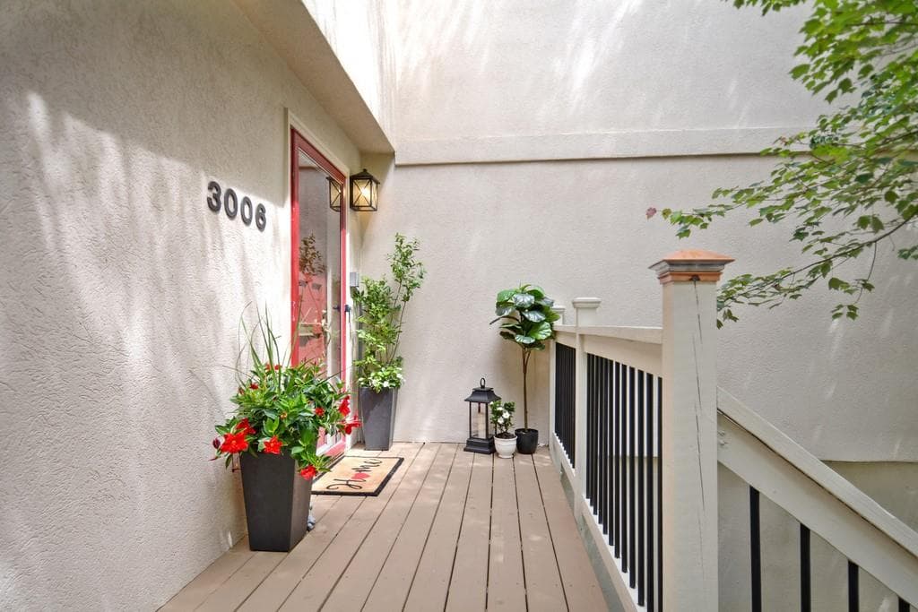 3 bedroom, 3 bathroom, 2,068 sq ft condominium sold at 3006 Vinings Ferry Drive, Atlanta, GA 30339