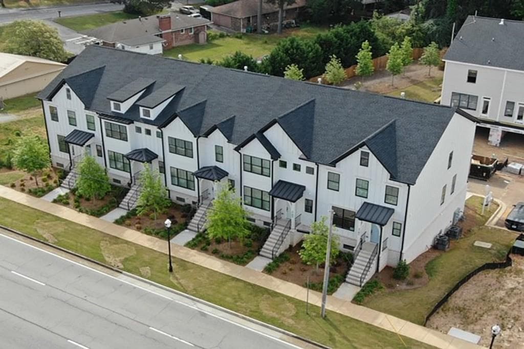 3 bedroom, 4 bathroom, 2,024 sq ft townhouse sold at 3175 Kincaid Drive, Decatur, GA 30033