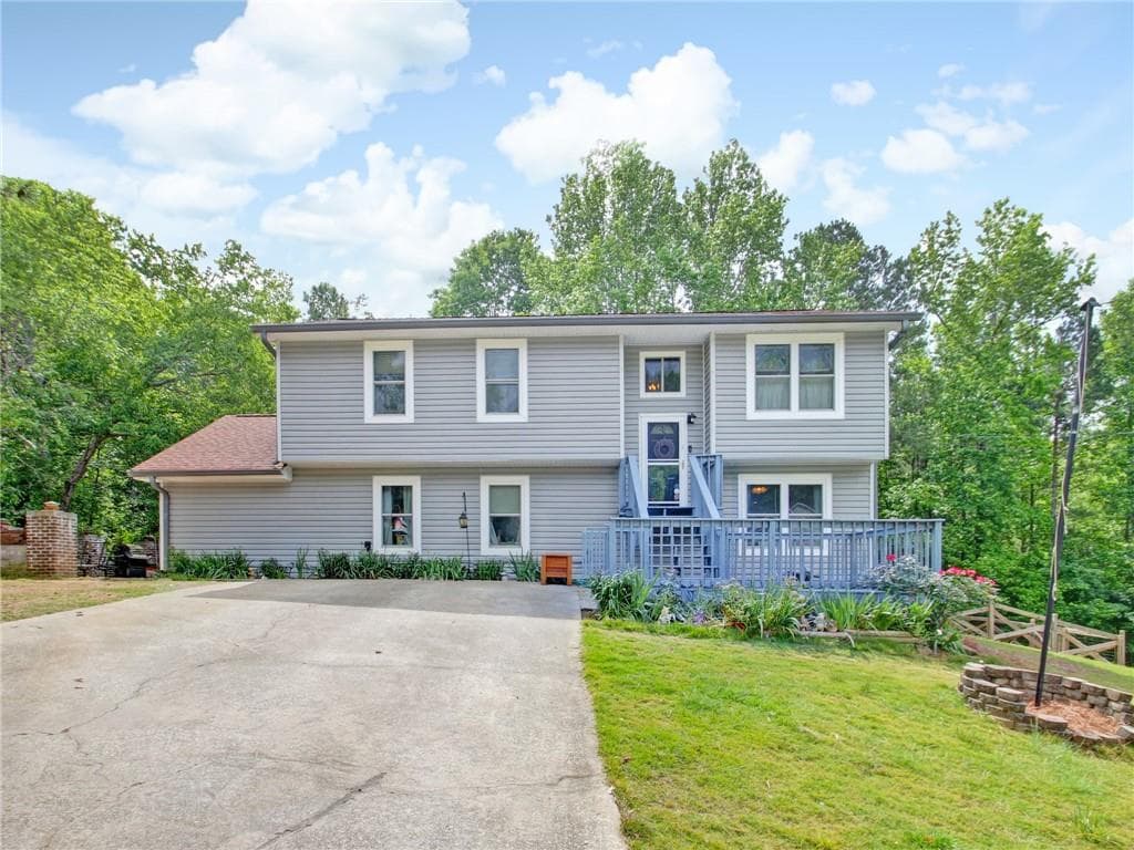 4 bedroom, 3 bathroom, 2,400 sq ft single family residence sold at 3083 Clearwater Drive, Douglasville, GA 30135