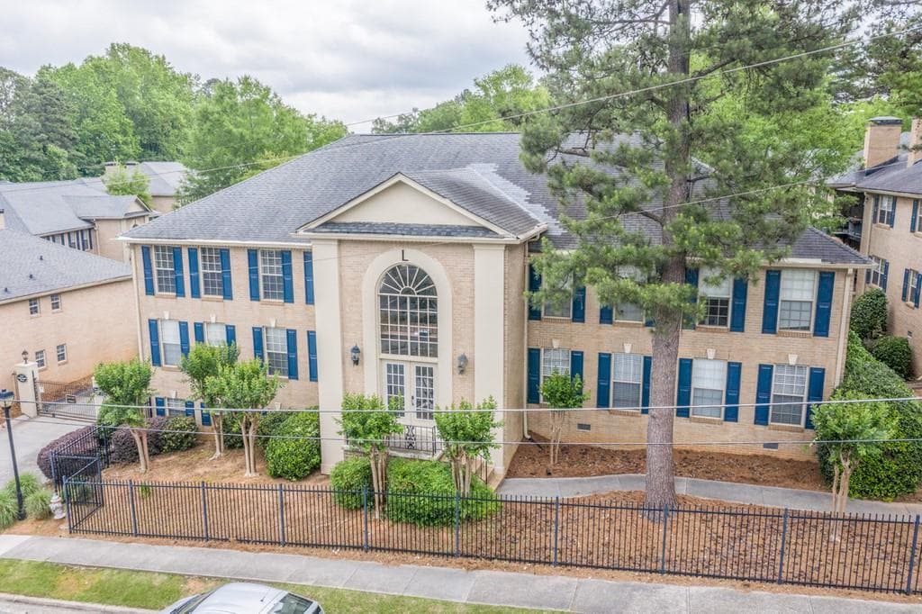 2 bedroom, 2 bathroom, 1,526 sq ft condominium sold at 750 Dalrymple Road L3, Sandy Springs, GA 30328