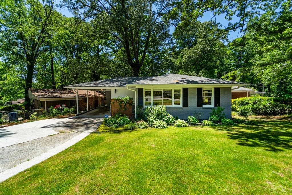 3 bedroom, 1 bathroom, 1,100 sq ft single family residence sold at 1789 Shirley Street, Atlanta, GA 30310
