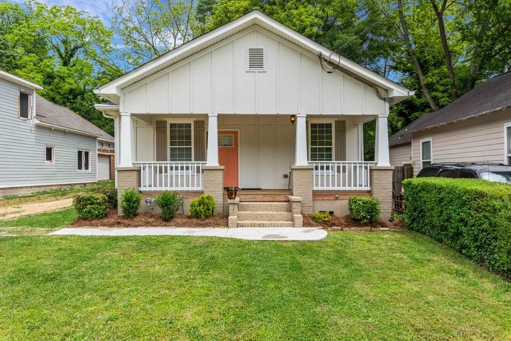 3 bedroom, 2 bathroom, 1,400 sq ft single family residence sold at 1704 Evans Drive, Atlanta, GA 30310