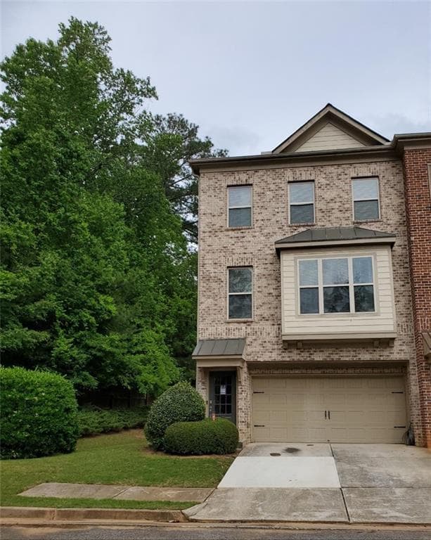 3 bedroom, 4 bathroom, 2,310 sq ft townhouse sold at 281 Blue Pointe Court, Suwanee, GA 30024