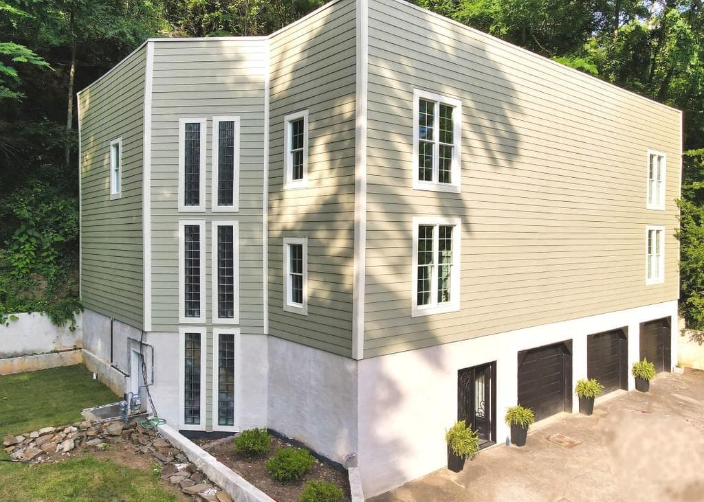 4 bedroom, 6 bathroom, 4,457 sq ft single family residence sold at 270 Azalea Drive, Roswell, GA 30075