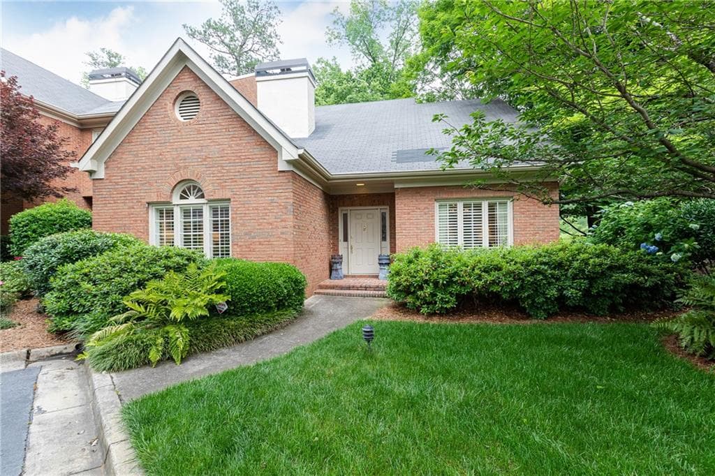 4 bedroom, 4 bathroom townhouse sold at 55 Paces West Drive 55, Atlanta, GA 30327