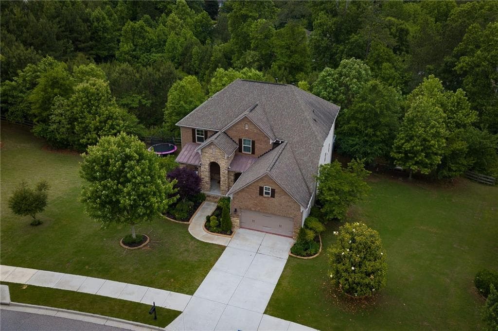 5 bedroom, 3 bathroom, 4,373 sq ft single family residence sold at 1040 Chelsey Way, Roswell, GA 30075