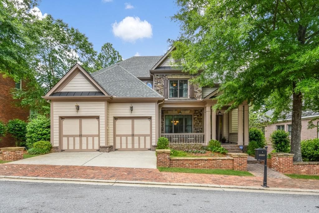 5 bedroom, 4 bathroom, 3,913 sq ft single family residence sold at 10910 Carrissa Trail, Alpharetta, GA 30022