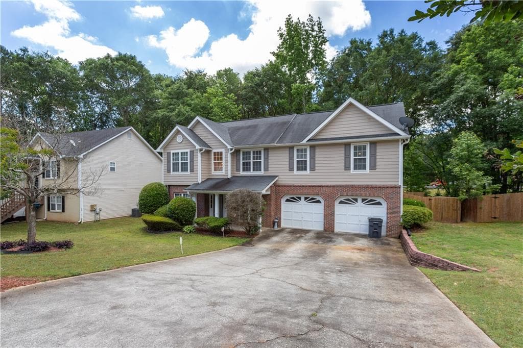 4 bedroom, 3 bathroom, 2,524 sq ft single family residence sold at 1885 Silver Creek Drive, Lithia Springs, GA 30122