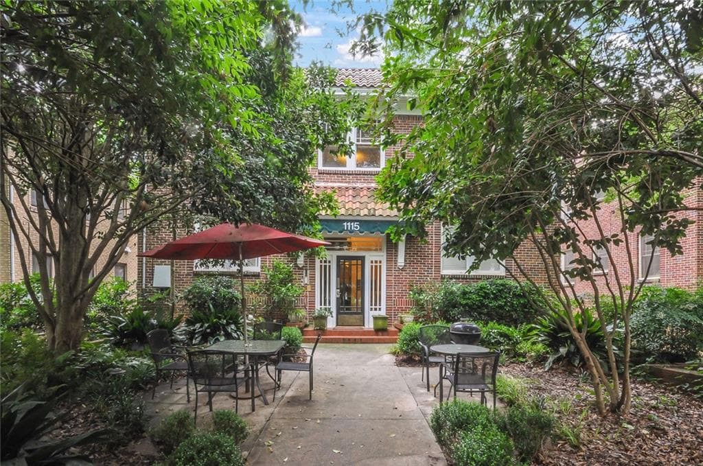 2 bedroom, 1 bathroom, 988 sq ft condominium sold at 1115 Briarcliff Place 8, Atlanta, GA 30306