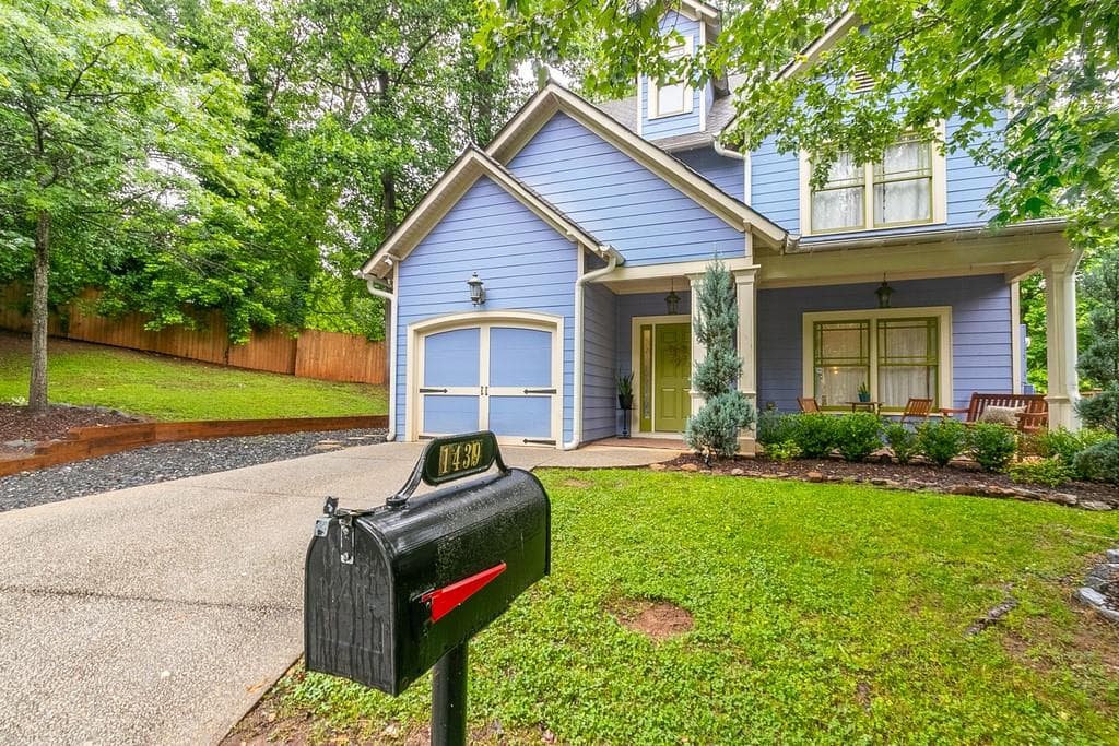 1439 Lakeview East Drive, Atlanta, GA 30316 — most recent listing photo