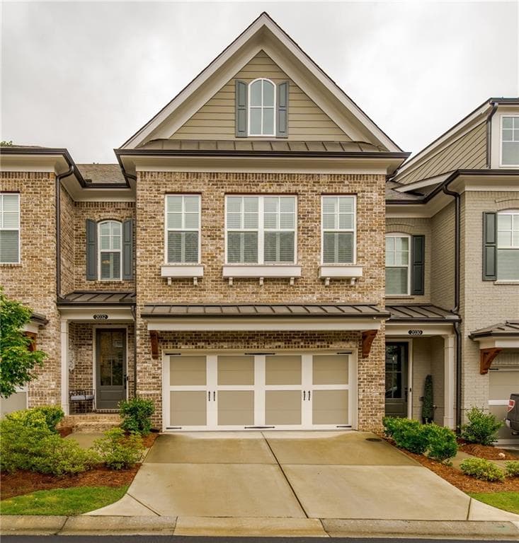 3 bedroom, 4 bathroom, 2,820 sq ft townhouse sold at 2032 Towneship Trail, Roswell, GA 30075