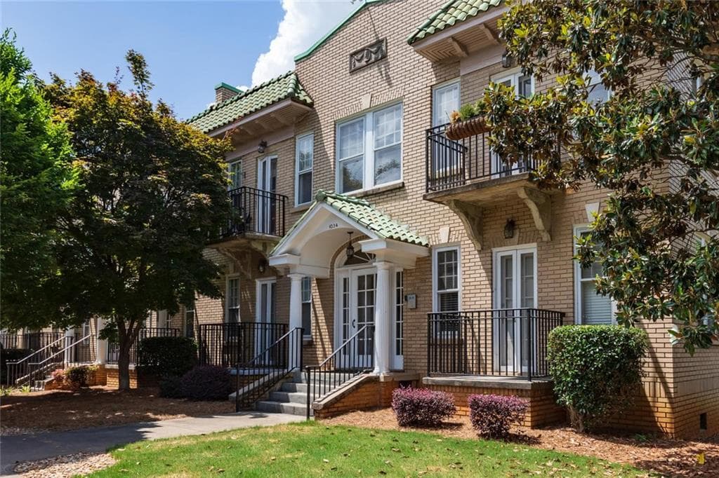 1 bedroom, 1 bathroom, 750 sq ft condominium sold at 1034 Virginia Avenue 6, Atlanta, GA 30306