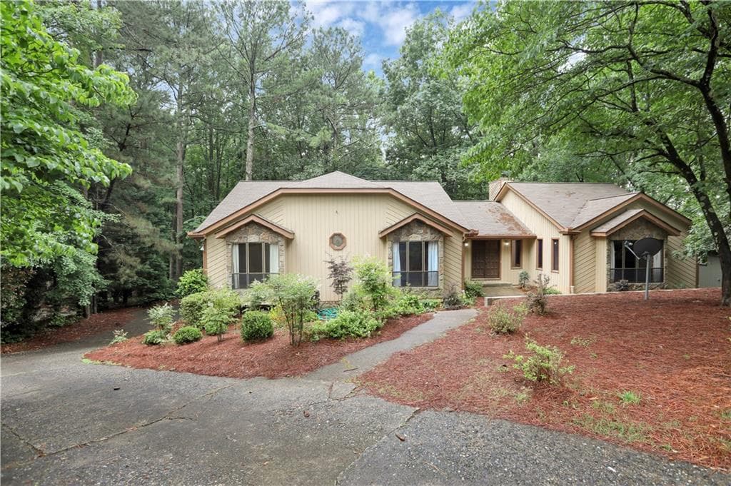 4 bedroom, 3 bathroom, 3,200 sq ft single family residence sold at 125 Mount Shasta Lane, Johns Creek, GA 30022