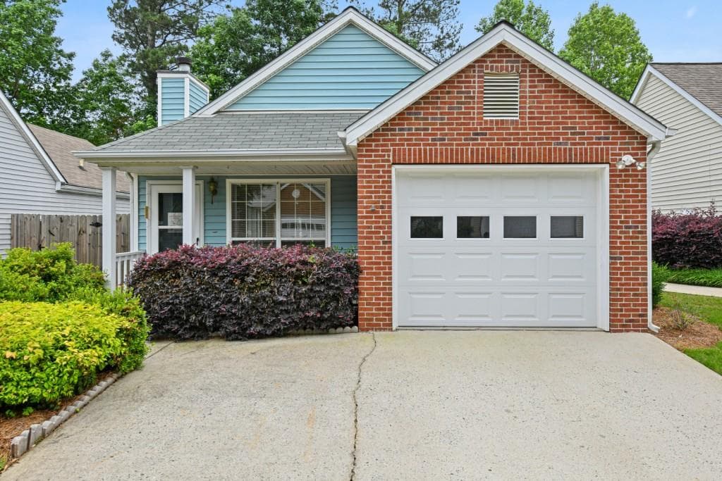 2 bedroom, 2 bathroom, 1,059 sq ft single family residence sold at 255 Dennis Drive, Alpharetta, GA 30009