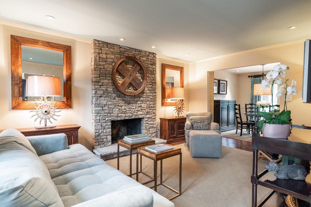 2 bedroom, 3 bathroom, 1,320 sq ft townhouse sold at 9 Newport Place, Atlanta, GA 30318