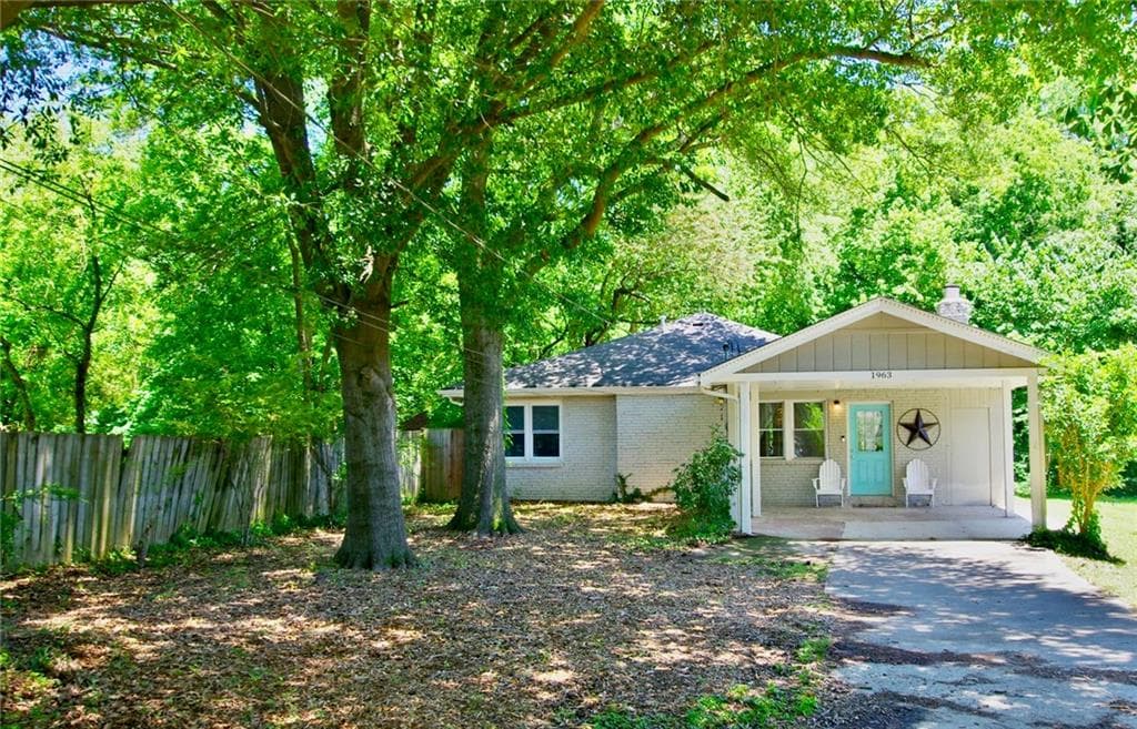 2 bedroom, 1 bathroom, 1,264 sq ft single family residence sold at 1963 Main Street, Atlanta, GA 30318