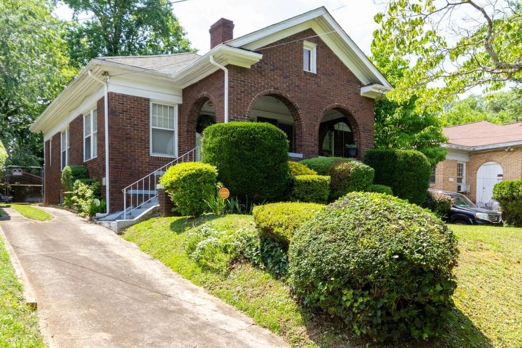 2 bedroom, 1 bathroom, 1,336 sq ft single family residence sold at 1725 Melrose Drive, Atlanta, GA 30310
