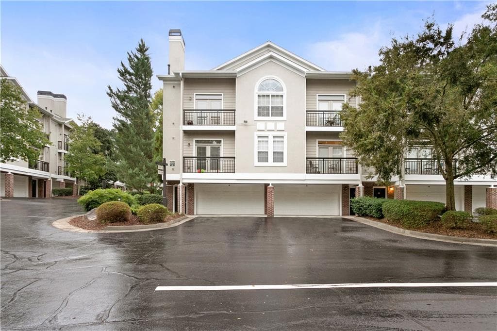 2 bedroom, 2 bathroom, 1,306 sq ft townhouse sold at 4244 River Green Drive 107, Atlanta, GA 30327
