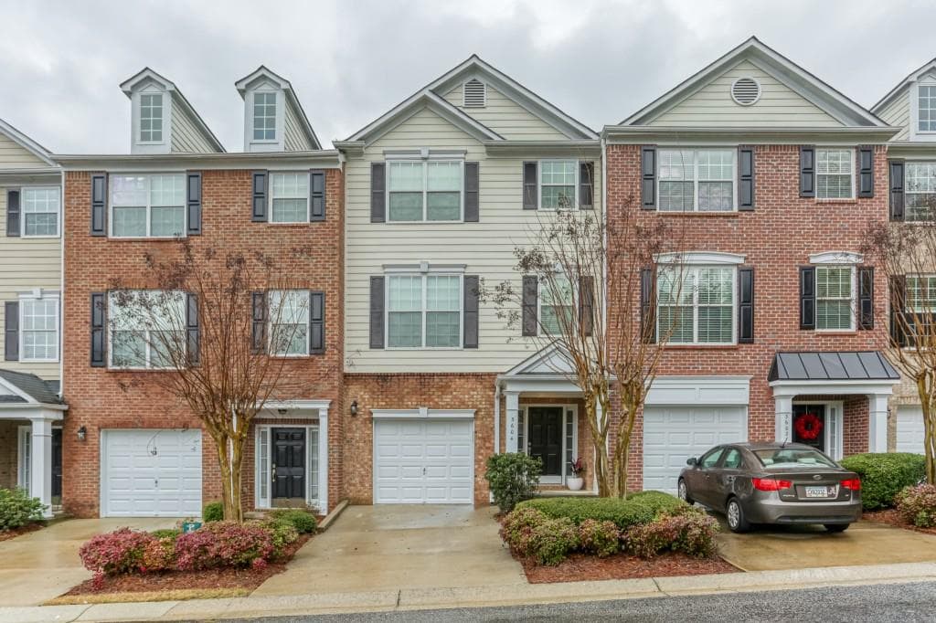 3 bedroom, 4 bathroom, 1,866 sq ft townhouse sold at 3604 Chattahoochee Summit Drive, Atlanta, GA 30339