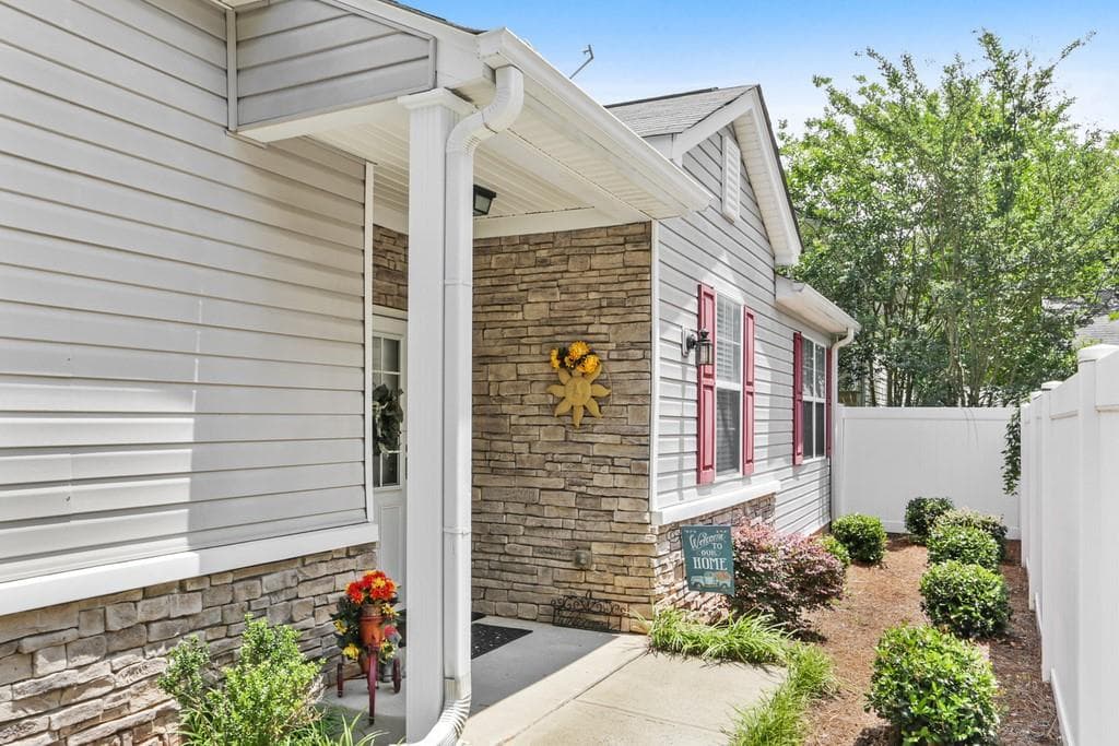 524 Windcroft Circle, Acworth, GA 30101 — most recent listing photo