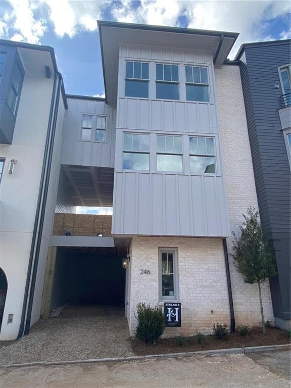 3 bedroom, 4 bathroom townhouse sold at 246 Colebrook Street 7, Atlanta, GA 30307