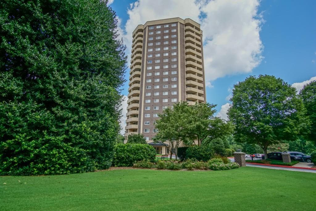 2 bedroom, 2 bathroom, 1,160 sq ft condominium sold at 1501 Clairmont Road 825, Decatur, GA 30033