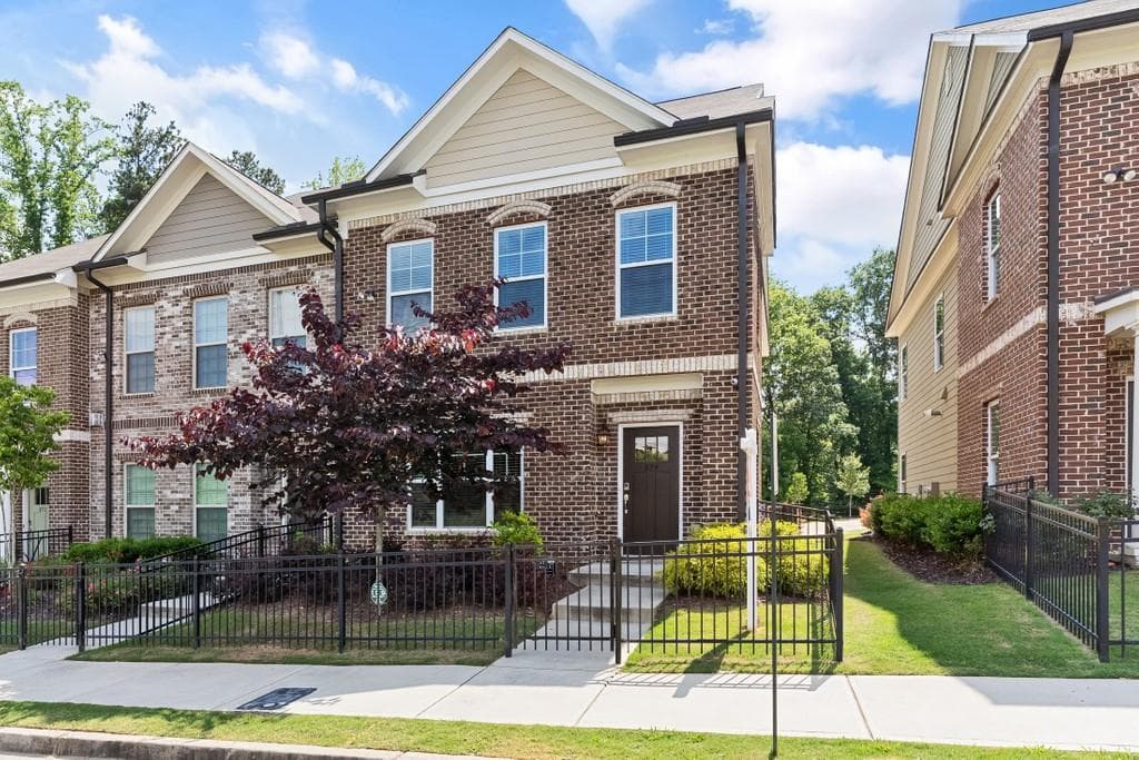 3 bedroom, 3 bathroom, 1,650 sq ft townhouse sold at 874 Westmoreland Circle, Atlanta, GA 30318