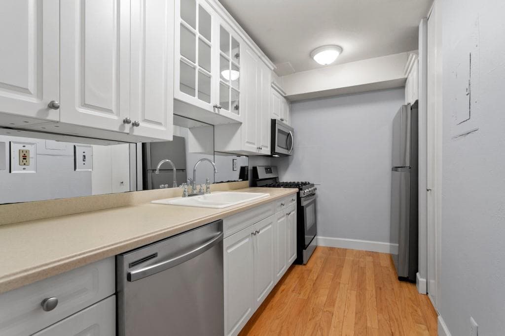 1 bedroom, 1 bathroom, 750 sq ft condominium sold at 395 Pharr Road 406, Atlanta, GA 30305
