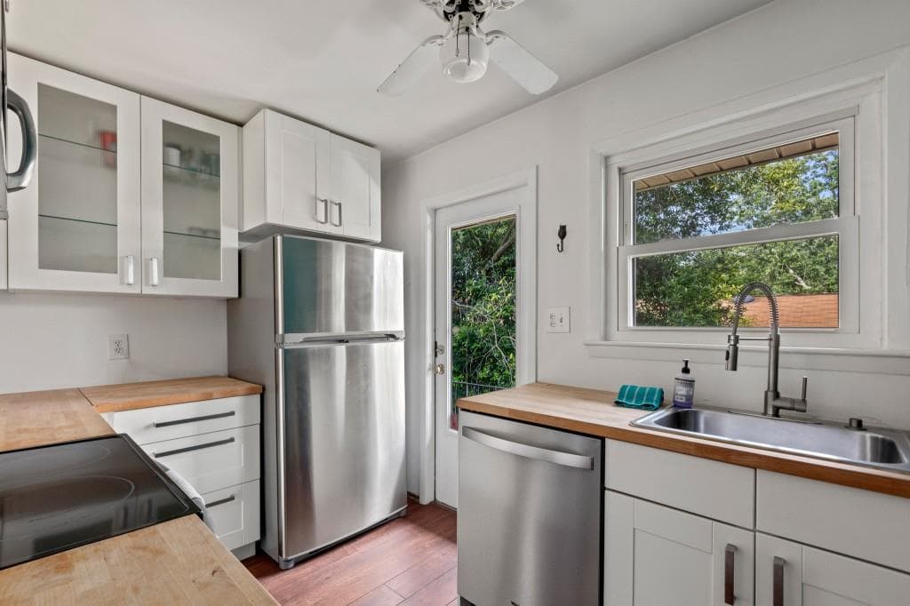 2 bedroom, 2 bathroom, 1,176 sq ft condominium sold at 3510 Roswell Road M4, Atlanta, GA 30305