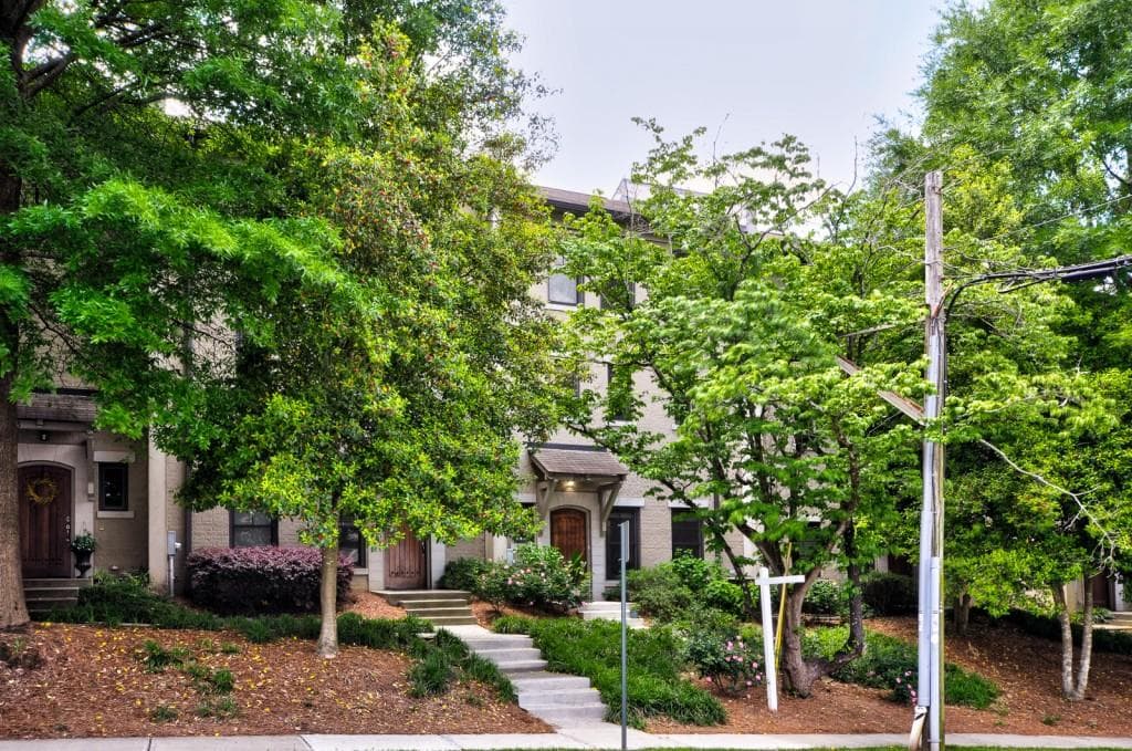 207 Knob Hills Circle, Decatur, GA 30030 — most recent listing photo