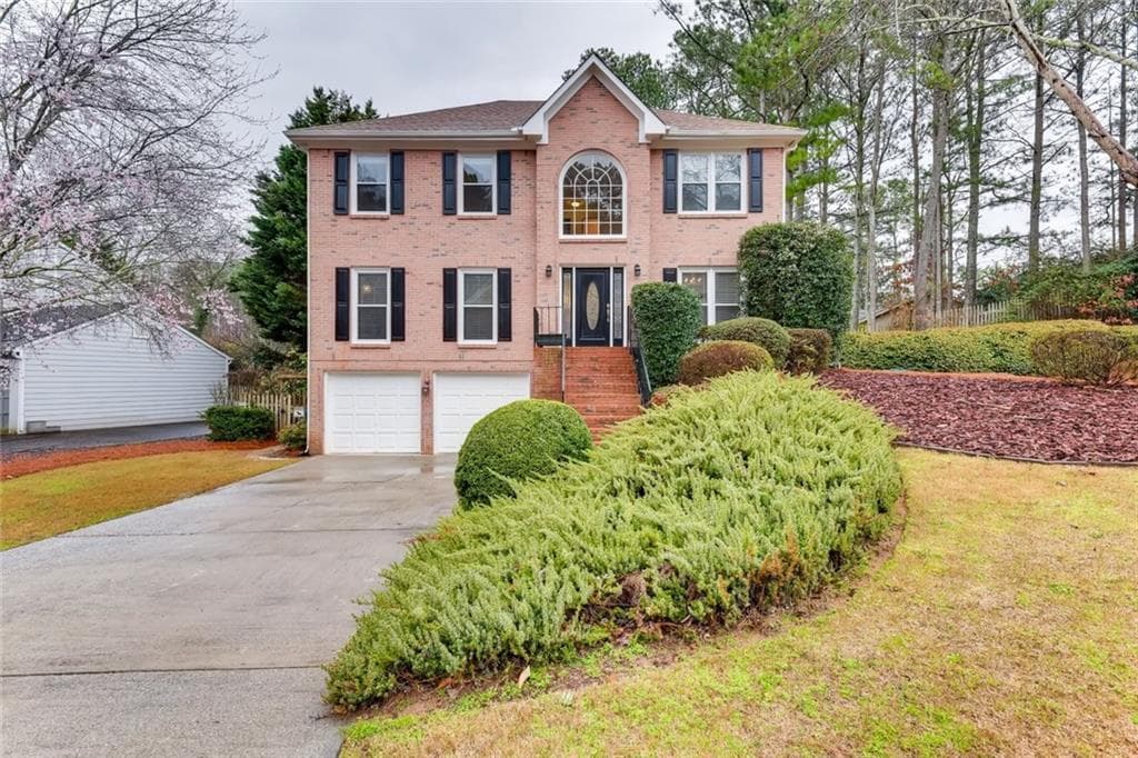 2935 Georgian Manor Drive, Alpharetta, GA 30022 — most recent listing photo