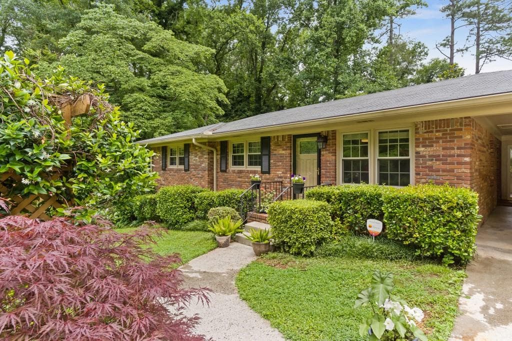 3 bedroom, 2 bathroom, 1,092 sq ft single family residence sold at 215 Pineland Drive, Smyrna, GA 30082
