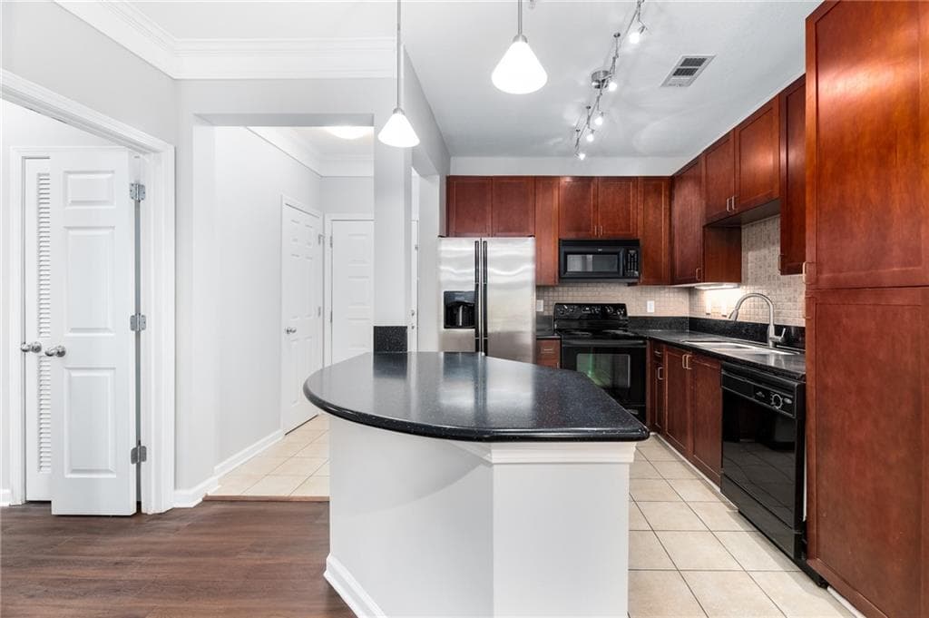 1 bedroom, 1 bathroom, 750 sq ft condominium sold at 400 17th Street 1227, Atlanta, GA 30363