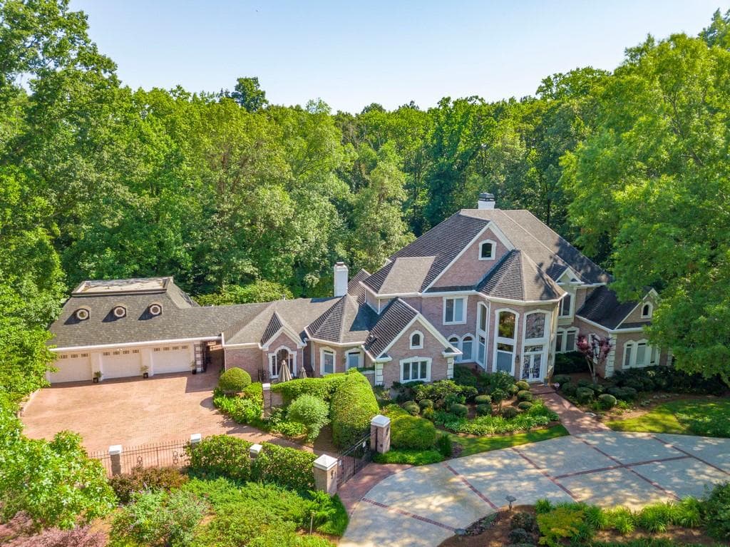 655 Fair Oaks Manor, Sandy Springs, GA 30327 — most recent listing photo