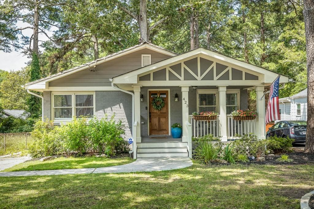 3 bedroom, 2 bathroom, 1,260 sq ft single family residence sold at 423 Hooper Street, Atlanta, GA 30317