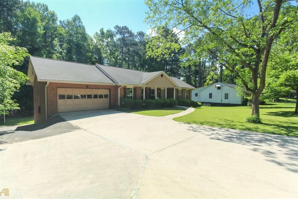 3 bedroom, 2 bathroom single family residence sold at 3270 Harris Drive, College Park, GA 30337
